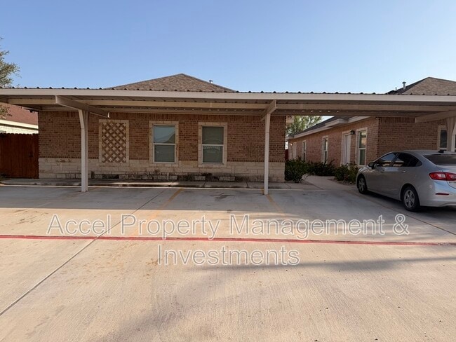Building Photo - 1327 W Garfield Ave