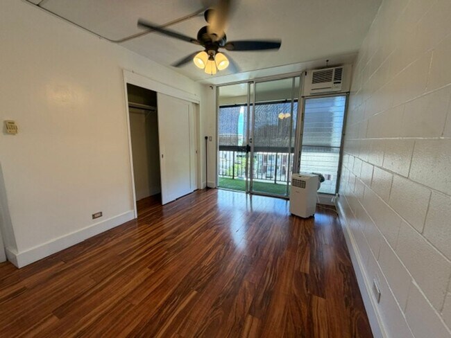 Building Photo - 1401 Lusitana St