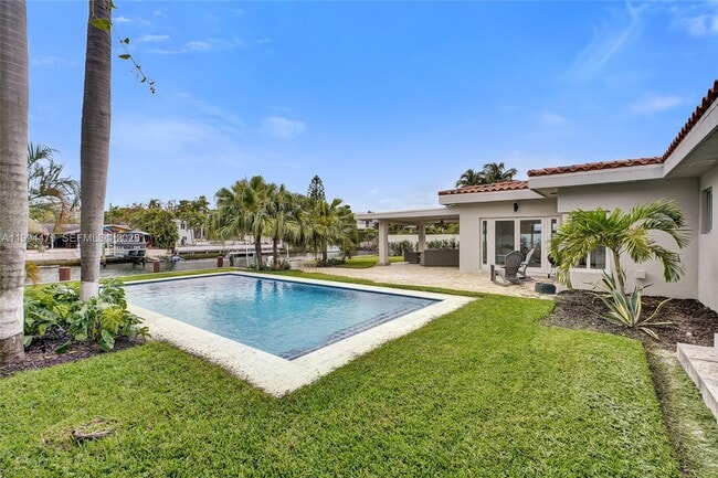 Building Photo - 12478 N Bayshore Dr