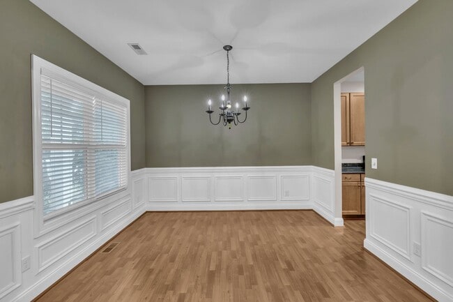 Building Photo - 3 Bedroom Home in Austin Creek! 2 Car Gara...