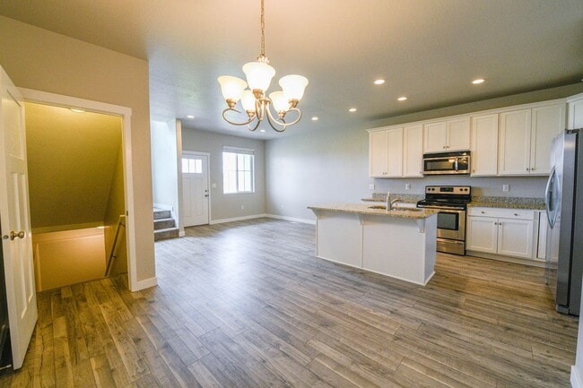 Building Photo - 4 Bed 3.5 Bath Townhome in Bluffdale!!! January Rent Free!!