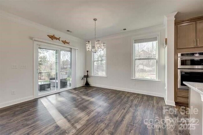 Building Photo - 6299 Artigas Dr
