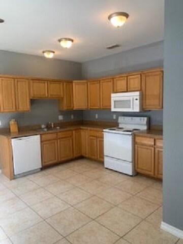 Building Photo - 7329 Bayside Dr