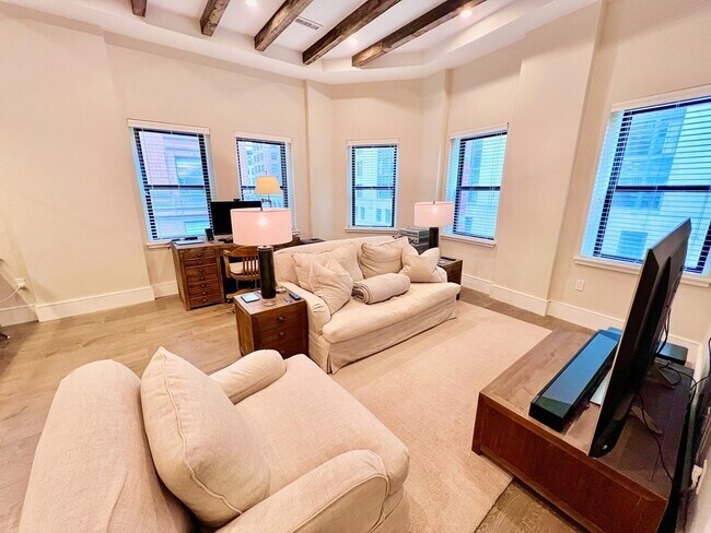 Building Photo - 45 Broad St