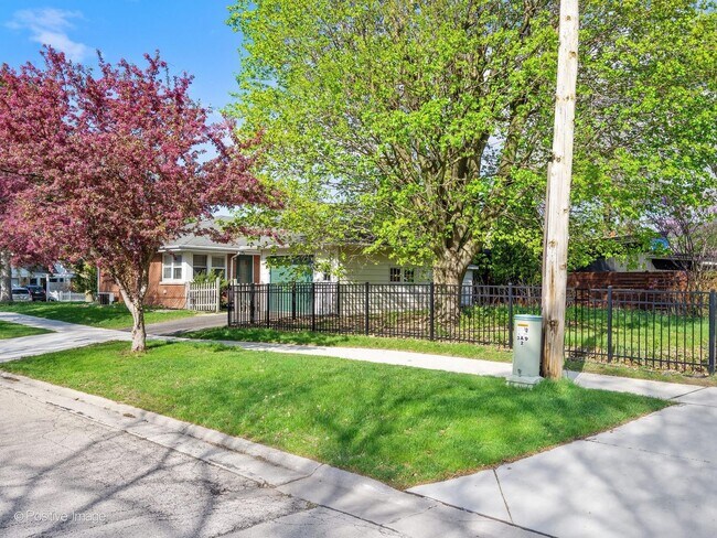 Building Photo - 405 Greenfield Ave
