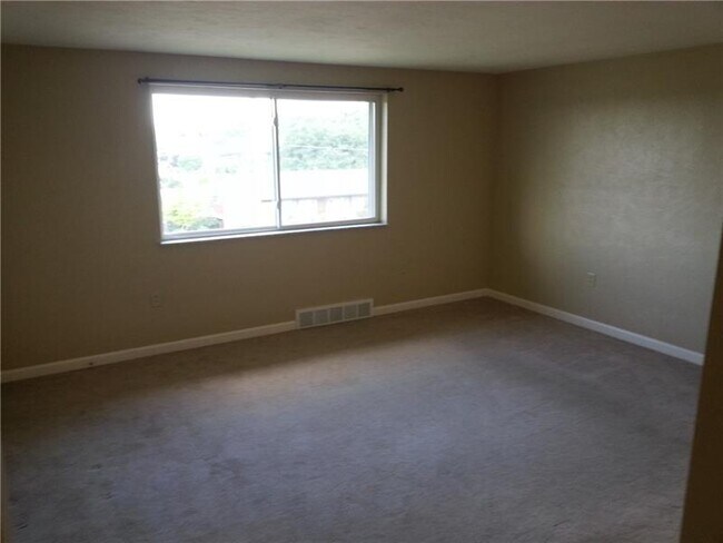 Building Photo - 36 Windcrest Dr