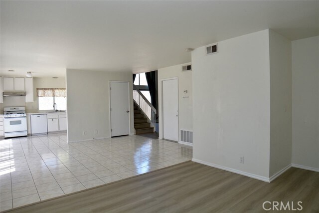 Building Photo - 18 Gold Bluff