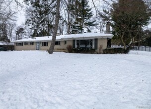 Building Photo - 851 Helston Rd