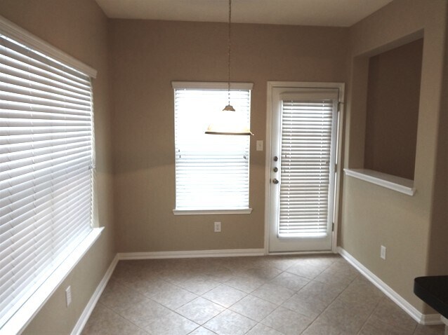Building Photo - 3523 Pine Valley Dr