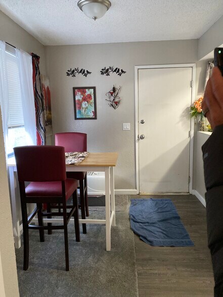 Building Photo - 20240 Park Rd