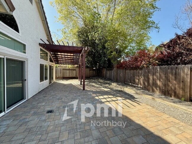 Building Photo - 1126 Meadowlark Dr