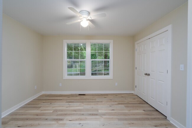 Building Photo - 185 Garden Ln
