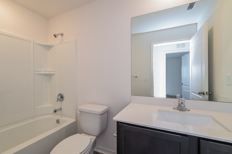Building Photo - 1367 Swan Lake Cir