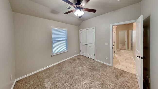 Building Photo - Very Nice 4 Bedroom 2 Bath + Study Home in Yukon Schools
