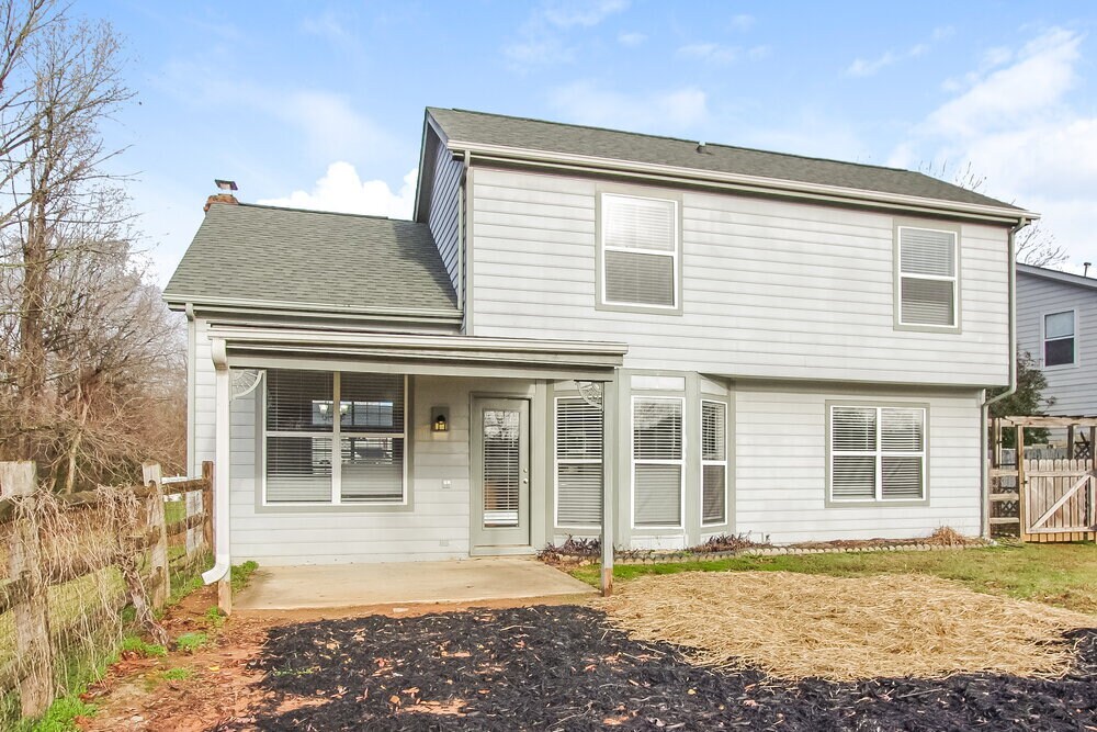 Building Photo - 3000 Parkland Dr