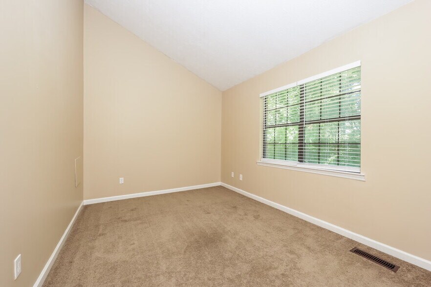 Building Photo - 232 Thistle Ln