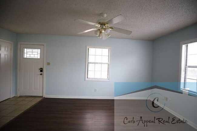 Building Photo - 3-bedroom, 1 bath house!!!