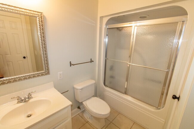 Building Photo - 906 Monarch Cir