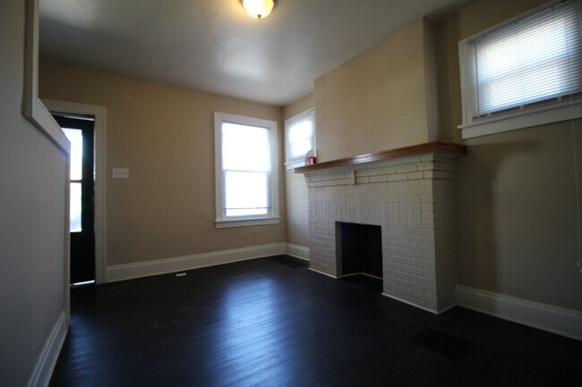 Building Photo - 2 bedroom town-home in Milo-Grogan Neighbo...