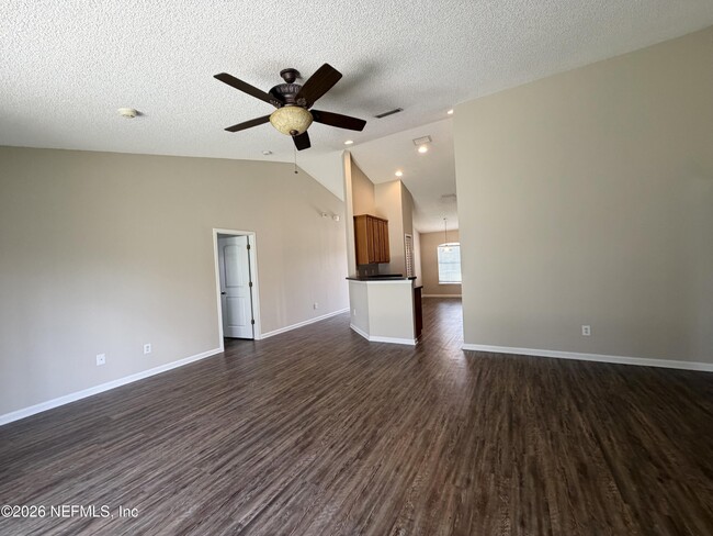 Building Photo - 6902 Southern Oaks Dr W