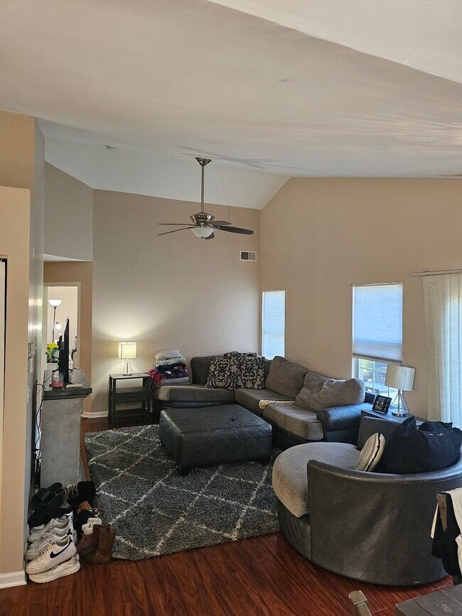 Building Photo - 1053 Rockport Dr