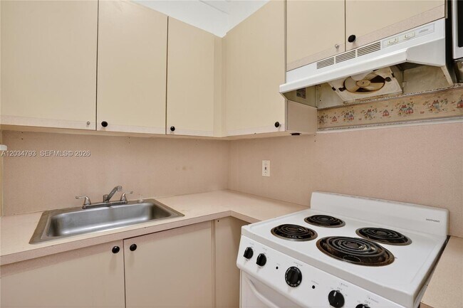 Building Photo - 3409 S Le Jeune Rd