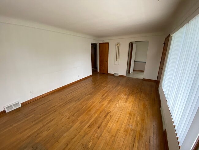 Building Photo - 141 E Sprague Rd