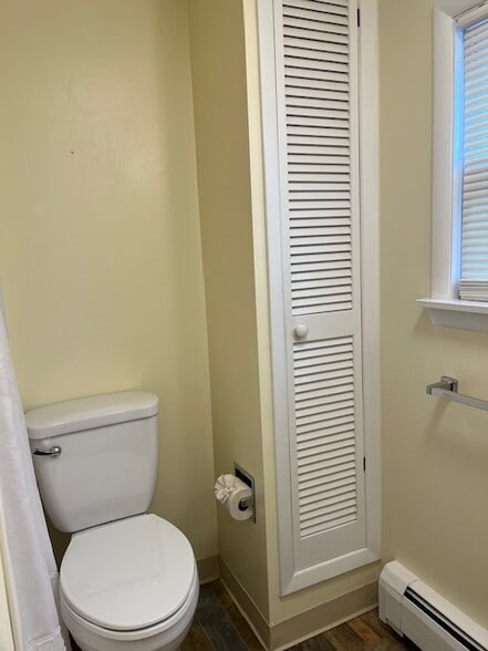 Bathroom - 406 Poplar St
