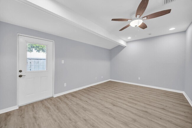 Building Photo - 3865 Vancott Cir