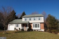 Building Photo - 10 Tall Oaks Dr