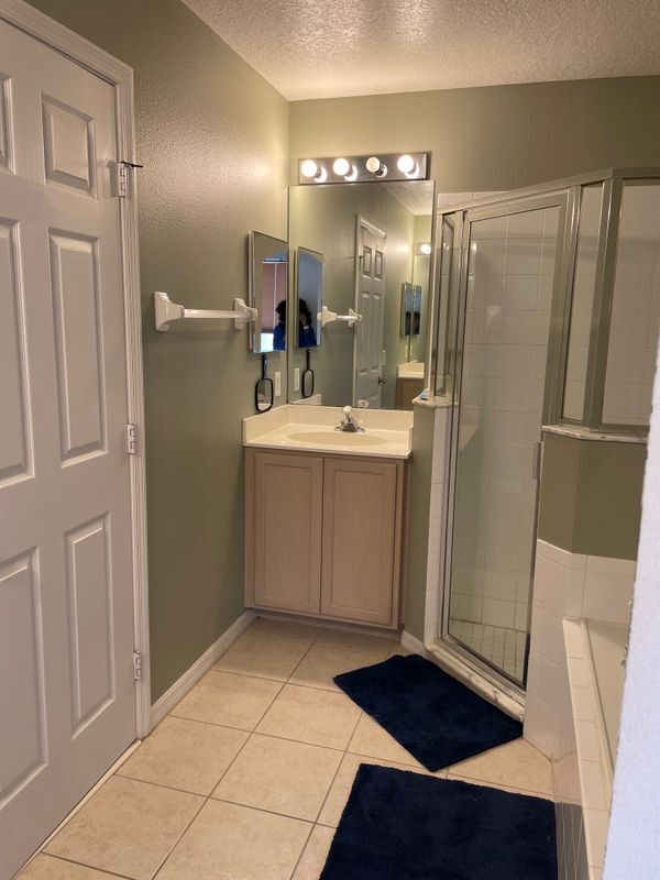 Building Photo - 562 SE Walters Terrace