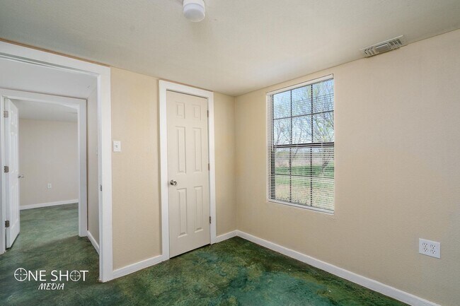Building Photo - 542 McCartney Lane