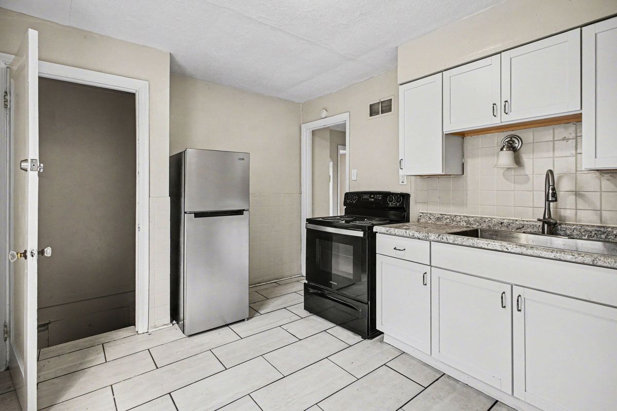 Building Photo - 7030 Emma Ave