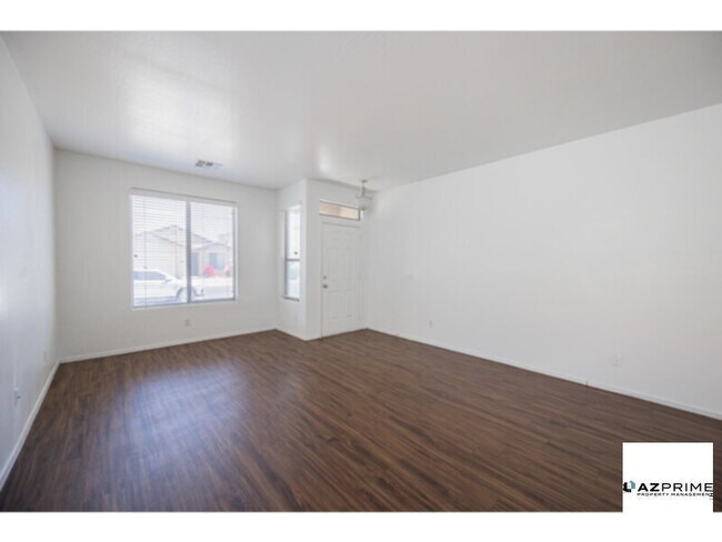 Building Photo - Experience Relaxed Phoenix Living In This Well-Appointed 4/2 Rental That Perfectly Balances Comfort,