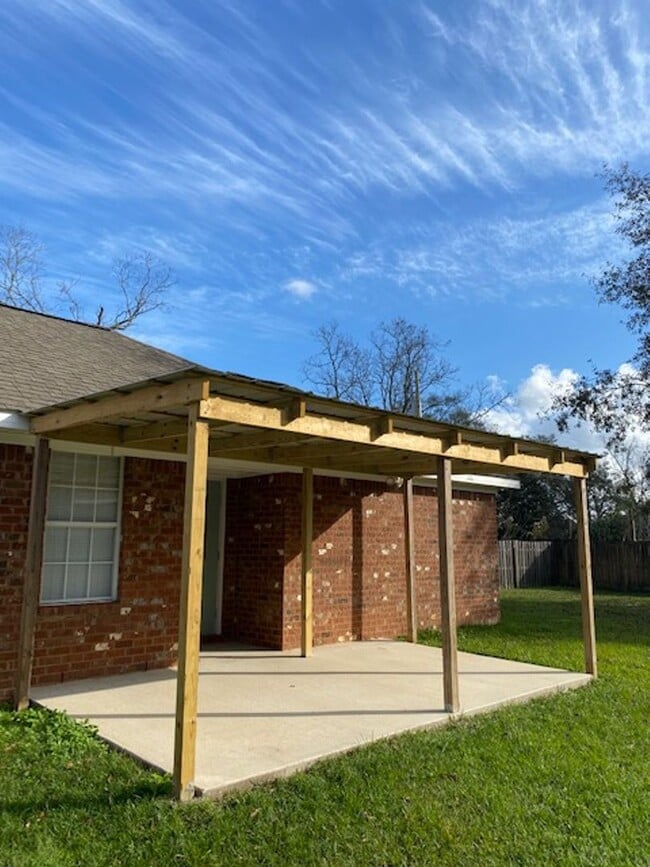 Building Photo - AVAILABLE FULL BRICK IN ROBERTSDALE