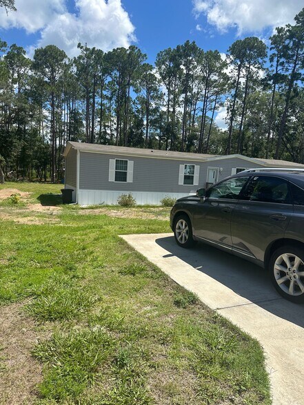 Building Photo - 121 Falcon Fire Pl