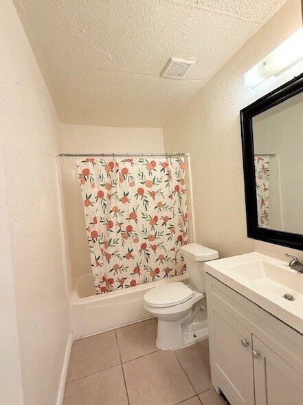 Building Photo - 5711 Longforest Dr