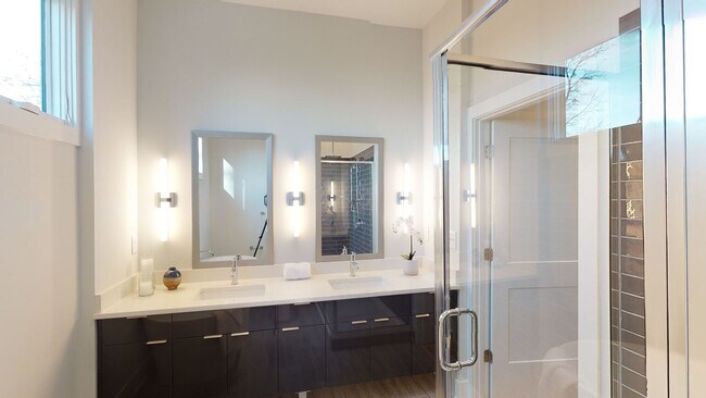 Building Photo - Modern Townhome with Roof Terrace in Dilworth Neighborhood Charlotte NC