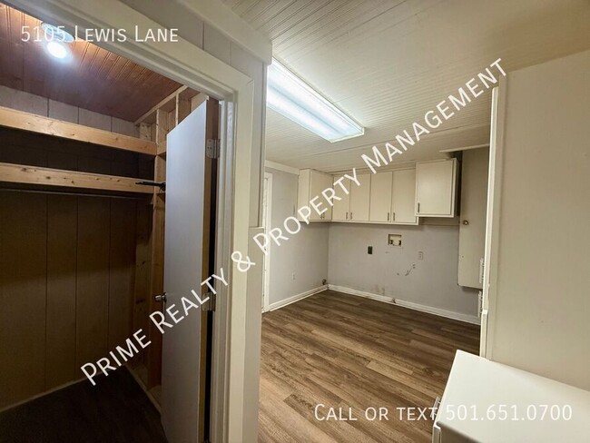 Building Photo - 5105 Lewis Ln