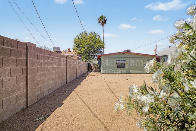 Building Photo - 1117 N 13th St