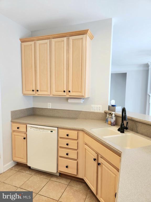 Building Photo - 20667 Golden Ridge Dr