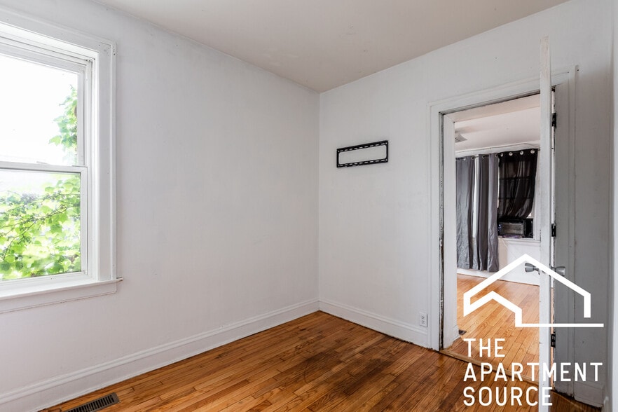 Building Photo - 6855 W Addison St