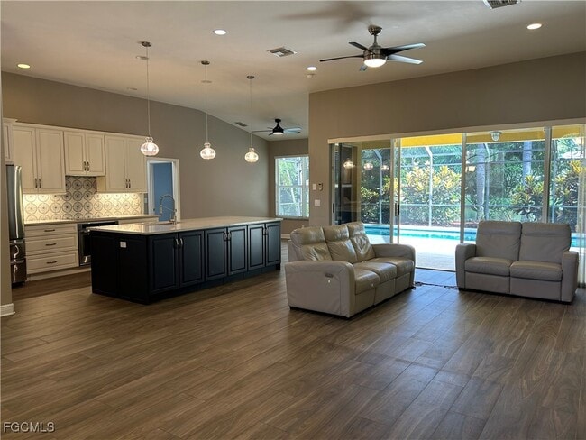 Building Photo - 9947 Colonial Walk N