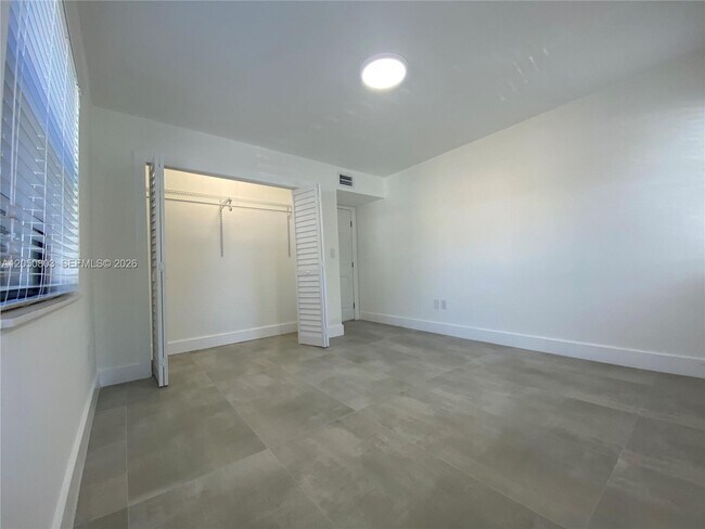 Building Photo - 3626 SW 16th St