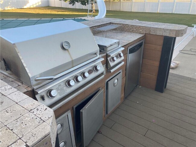 Building Photo - 420 E New Hope Rd