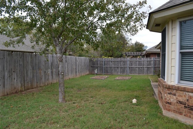 Building Photo - 204 Pinafore Dr