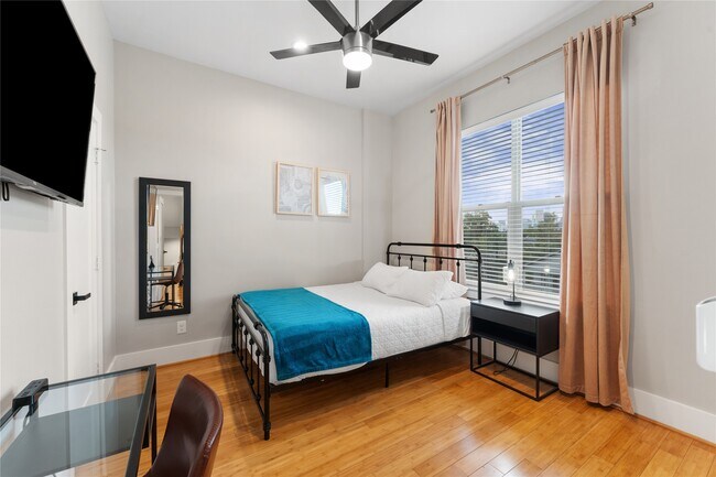 Building Photo - 3802 Lovejoy St