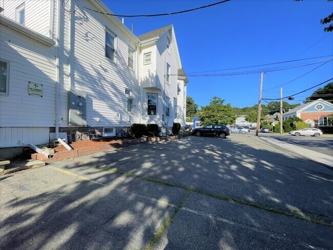 Building Photo - 539 Lincoln Ave