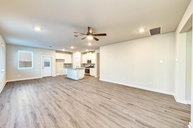 Building Photo - 311 Ravens Crst Dr