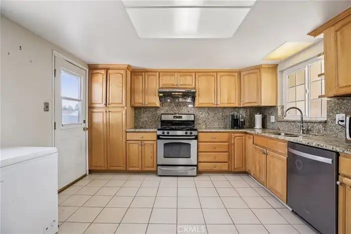 Building Photo - 1339 N Devonshire Rd